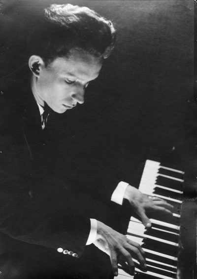 1941 Davos-Platz, Hôtel Central: pianiste de l'orchestre des "Swing-Kiddies"